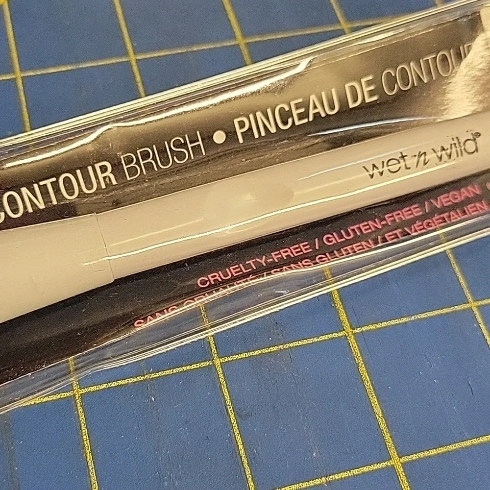 Wet n Wild Contour Brush White & Pink NIP